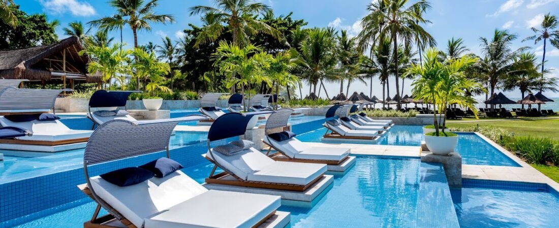 7 Resorts de Praia com Piscinas no Brasil